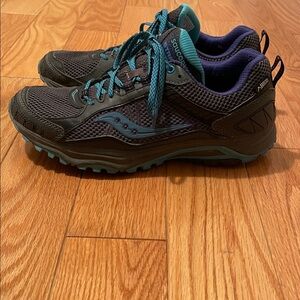 Women’s GORTEX Saucony Cross Training Shoes